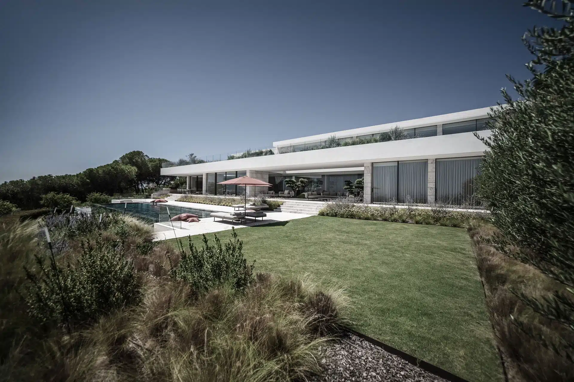 Contemporary villa in Sotogrande designed by Manuel Ruiz Moriche with sustainable materials, modular white volumes, and integrated Mediterranean gardens.