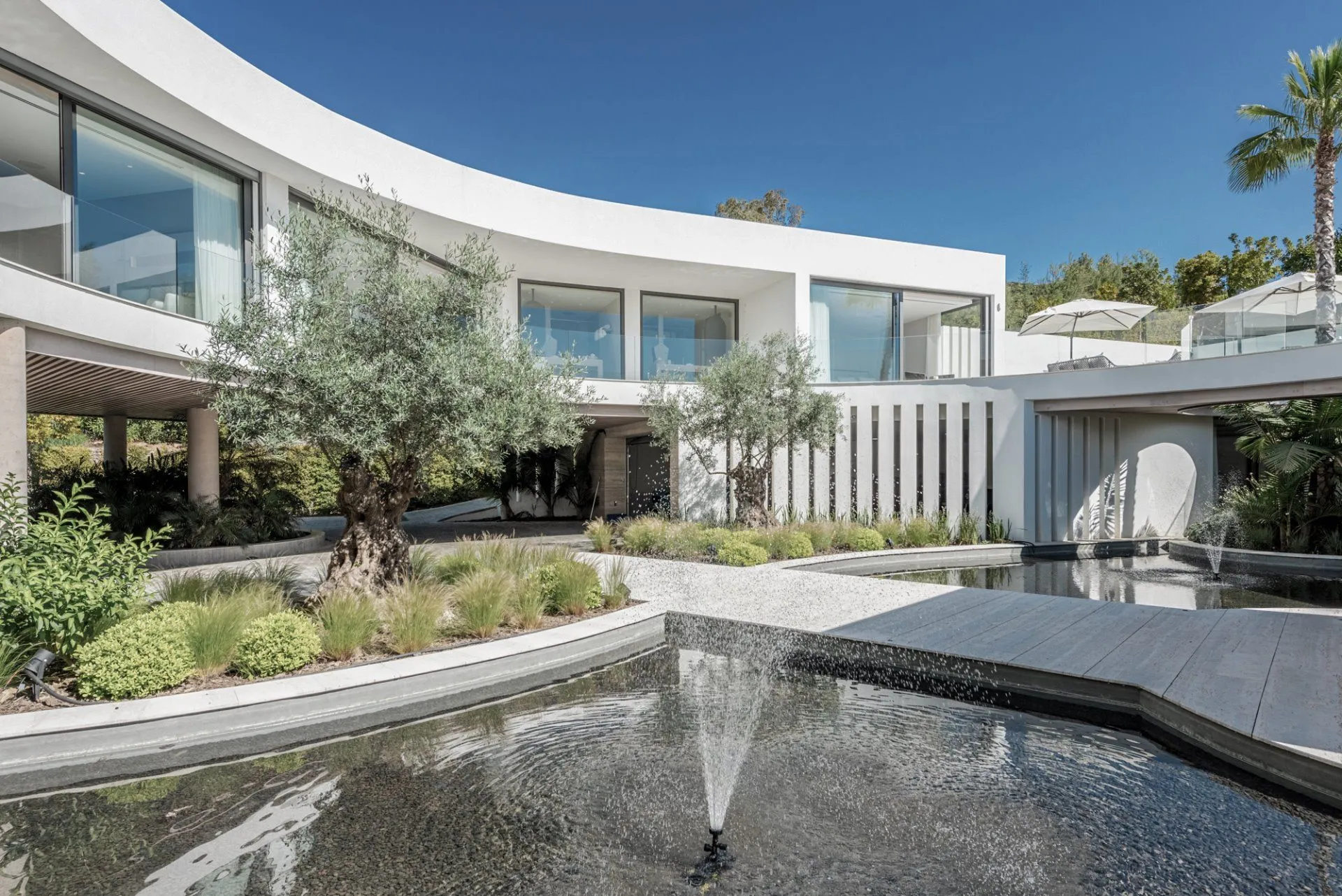 Close-up of the bespoke structural design and light interplay at Villa VELA, designed by Manuel Ruiz Moriche.