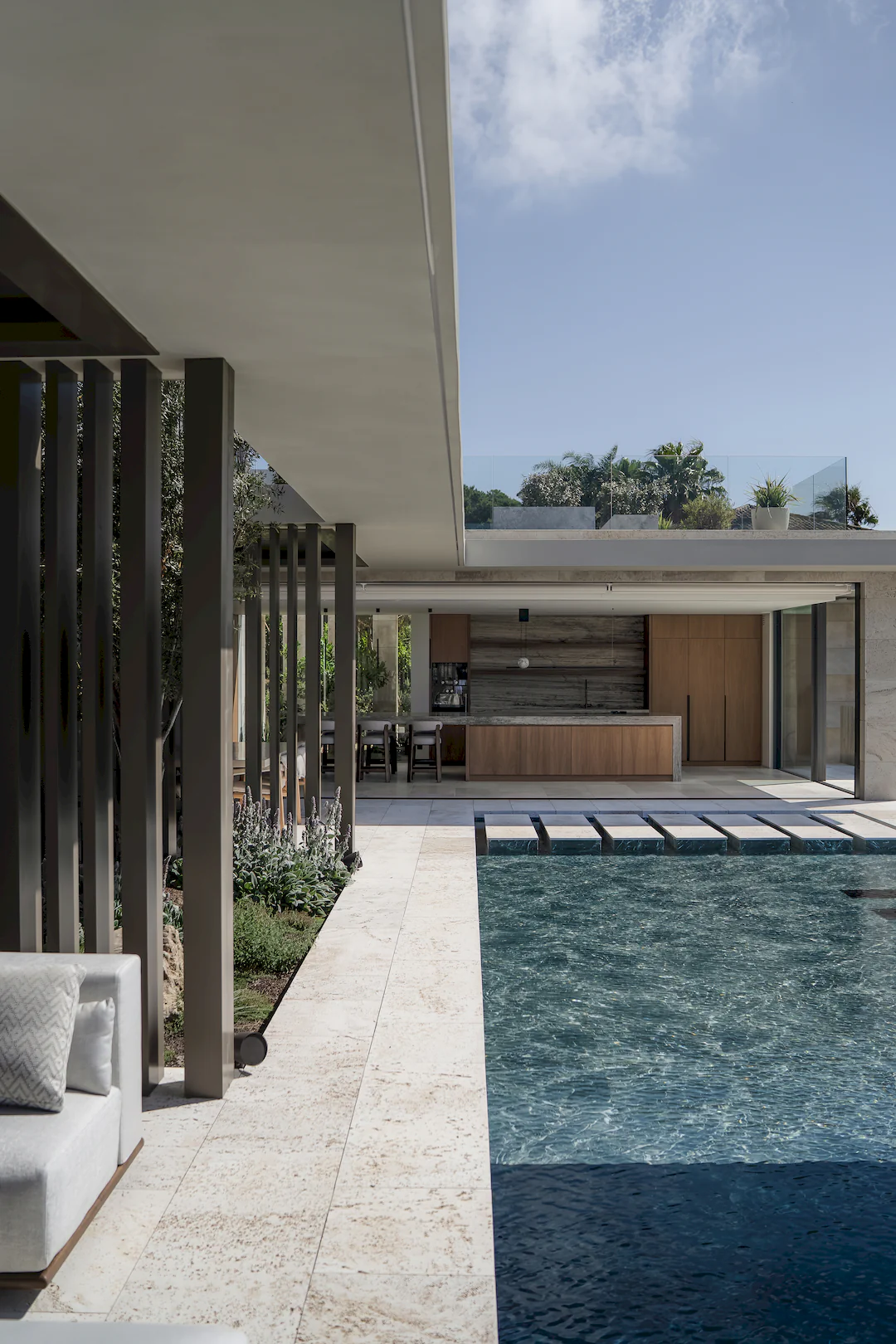 Infinity pool with spectacular views of the ocean and coastline from the terrace of Villa Watchtower, ARK Architects.